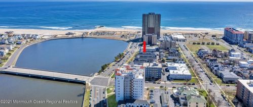 300 Deal Lake Dr, Tinton Falls NJ  07712-5136 exterior