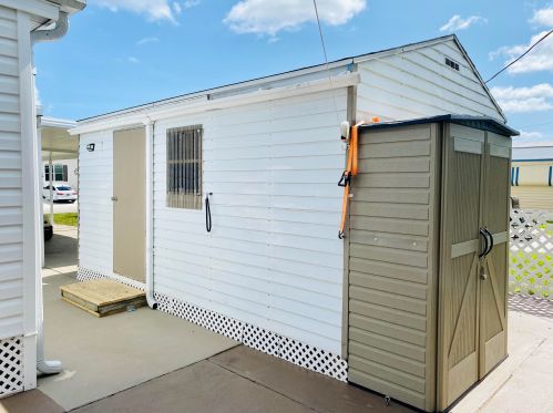 4104 Sandpine Cir, Boynton Beach FL  33436-2660 exterior