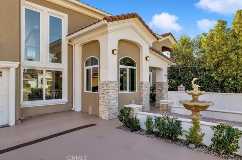 2340 Robinhood Pl, Orange CA  92867-1851 exterior