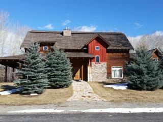 811 Riverside Dr, Broadford, ID 83313-5194
