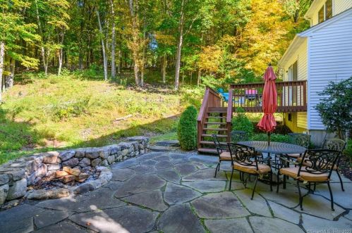 89 Berkshire Rd, Sandy Hook CT 06482-1425 exterior