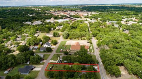 904 Rogers St, Waxahachie, TX 75165-4184