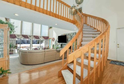 10 Porpoise Ct, Northport, NY 11768-1535