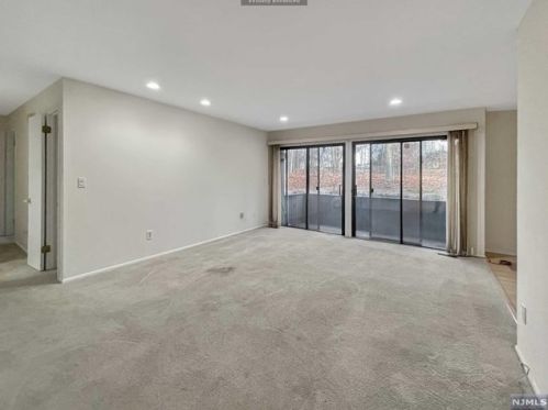 149 Indian Hollow Ct, Mahwah NJ  07430-2275 exterior