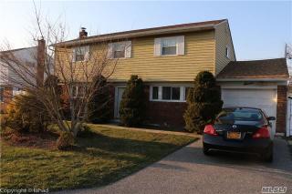 7 Richmond St, Islip Manor NY  11751-2014 exterior