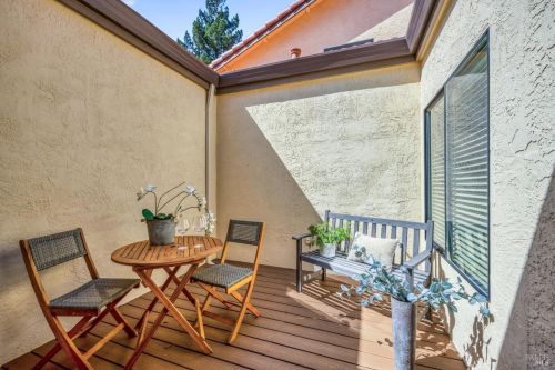 41 Fountain Grove Cir, Fairfield CA  94558-2483 exterior