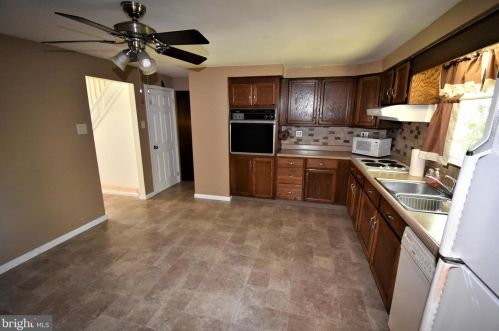 13 Saxony Dr, Riverton NJ  08077-4389 exterior