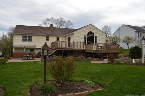 10 Dempsey Ct, Ansonia, CT 06401-2906