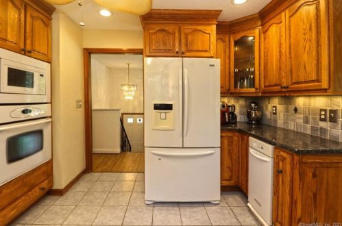 2 Behrle Dr, Ansonia CT  06401-2024 exterior