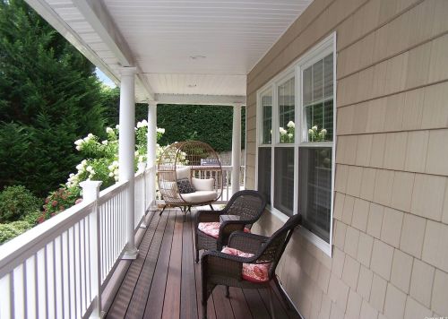 10 Ridgewood St, Elwood NY  11731-1614 exterior