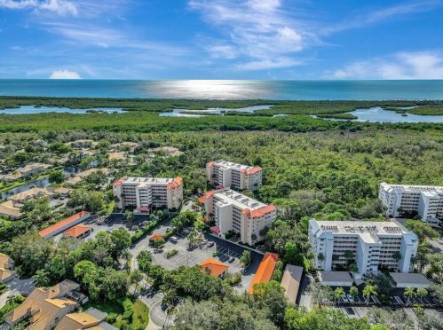 15191 Cedarwood Ln, Naples FL  34110-8020 exterior