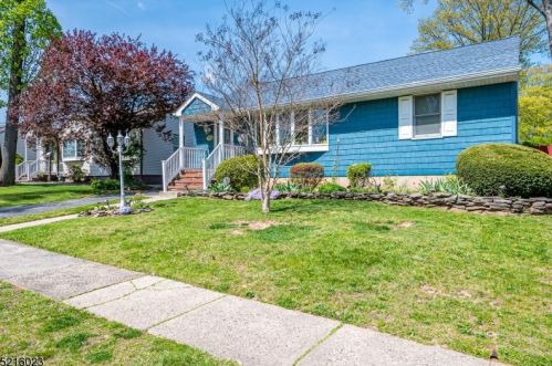 413 Tappen St, Avenel, NJ 07001-1318
