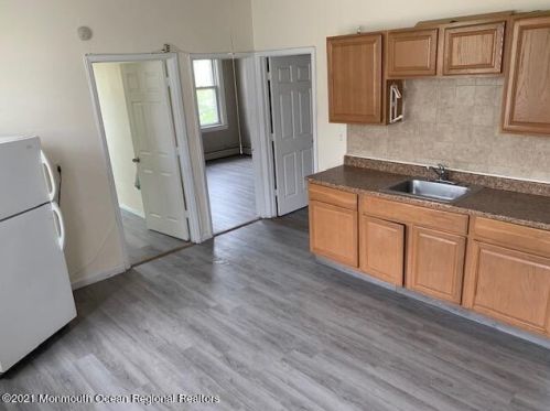 13 20 St, Bayonne NJ  07002-1641 exterior