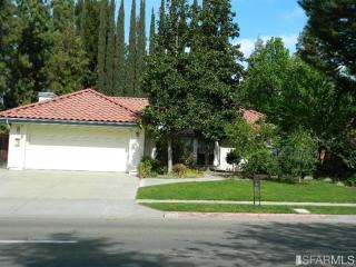 822 Foxhill Dr, Fresno, CA 93720-1208