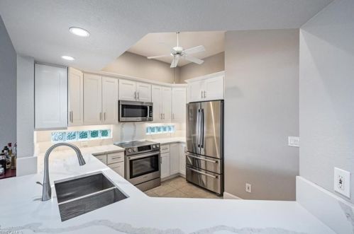 463 Tullamore Ln, Naples, FL 34110-7039