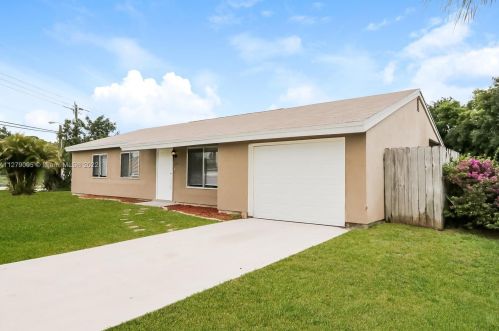 301 Whitmore Dr, Fort Pierce, FL 34984-4531