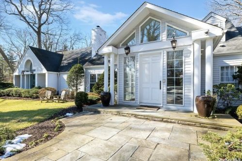 7 Woodedge Ln, Muttontown, NY 11545-3103