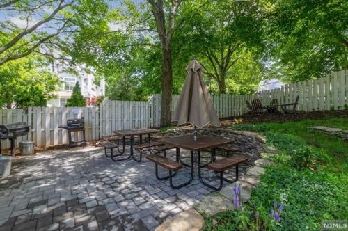 16 Hedgerow Dr, Englewood NJ  07631-5036 exterior