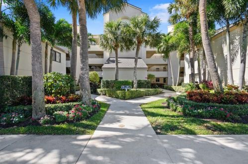 336 Oak Harbour Dr, West Palm Beach, FL 33408-2155
