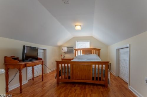 220 Locust St, Roselle Park NJ  07204-2226 exterior
