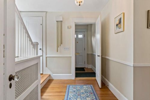 124 Woodbine St, Providence, RI 02906-2544