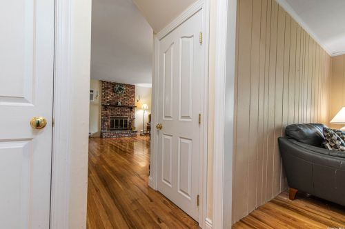 305 9th Ave, Elwood NY  11731-2127 exterior