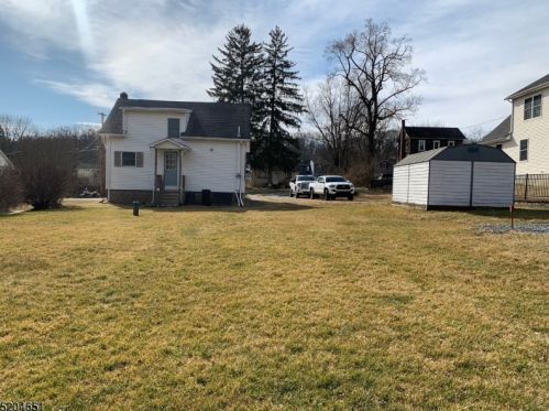 9 Henry St, Oxford NJ  07863-3027 exterior