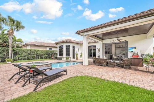 2239 Residence Cir, Naples FL 34105-3084 exterior