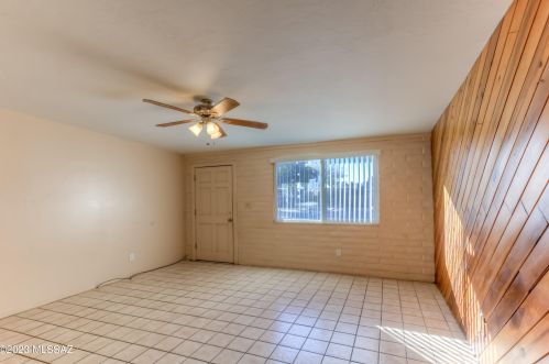 6783 Hawk Dr, Tucson AZ 85730-3247 exterior