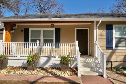 1221 Austin Ave, Georgetown TX  78626-6714 exterior