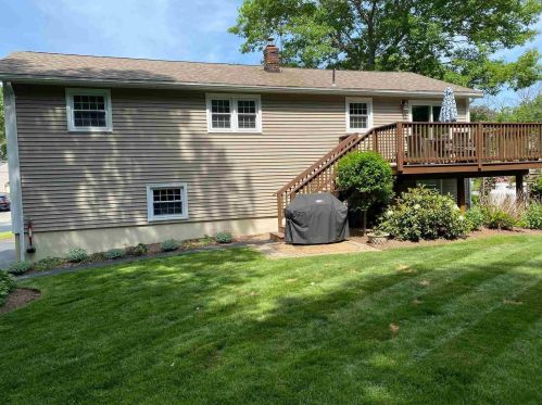 15 Woodbury St, Salem NH  03079-3212 exterior