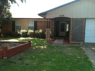 1426 Noble St, Denton TX  76209-4528 exterior