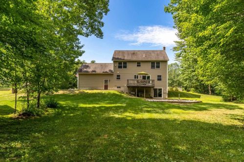 211 Blackwater Rd, Somersworth, NH 03878-1232