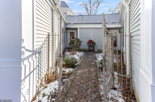 291 Riveredge Dr, Chatham Township NJ  07928-3104 exterior