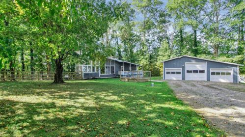 8030 Lakeview Dr, Nashport, OH 43830-9596