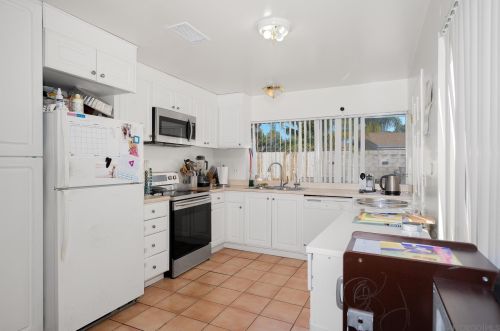 6342 Farley Dr, San Diego CA  92122-3025 exterior