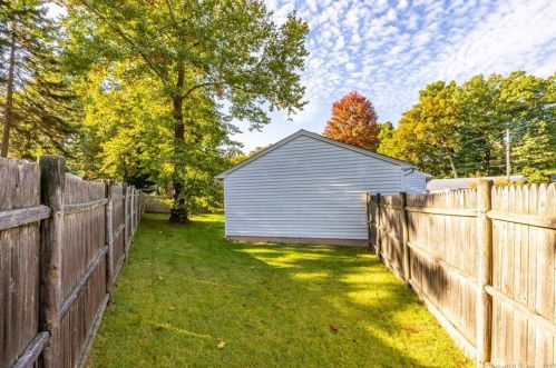 34 Faith Cir, Manchester CT  06040-7021 exterior