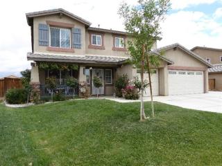 13472 Akins St, Victorville, CA 92392-8917