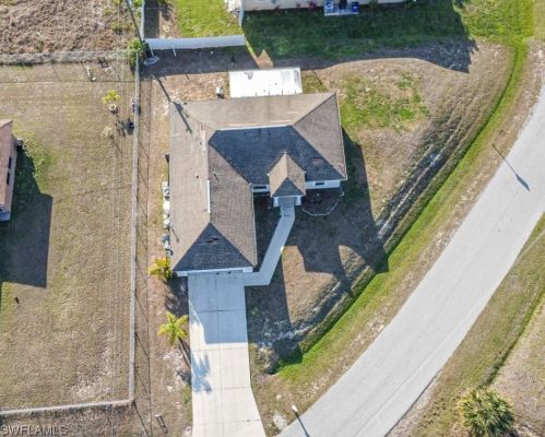 2005 Christopher Ave, Lehigh Acres, FL 33971-5652