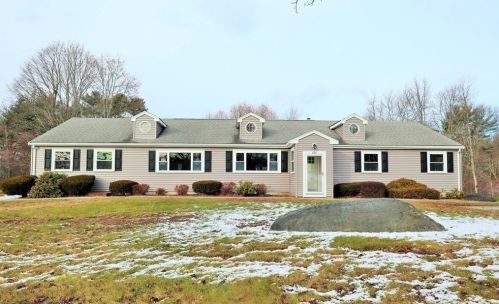 692 Main St, Hanson MA  02341-1942 exterior