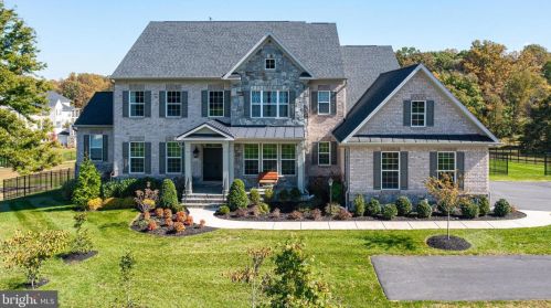 10244 Forest Lake Dr, Great Falls VA  22066-3609 exterior