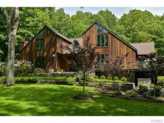 45 Stornowaye St, Chappaqua, NY 10514-2321