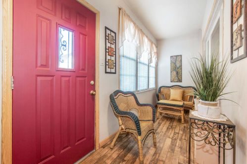 20 45th St, Bayonne, NJ 07002-4024