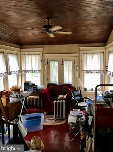 6 Lexington Ave, Camden NJ  08109-2014 exterior