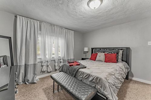 1323 Bellaire Pl, Pittsburgh PA  15226-1829 exterior