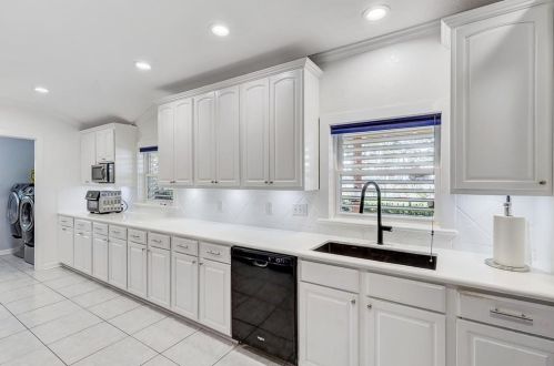 2801 Dominique Dr, Galveston TX 77551-1570 exterior