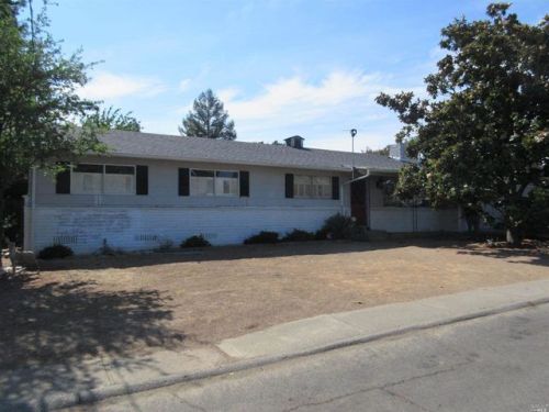 1700 Alicante Ln, Ukiah, CA 95482-3304