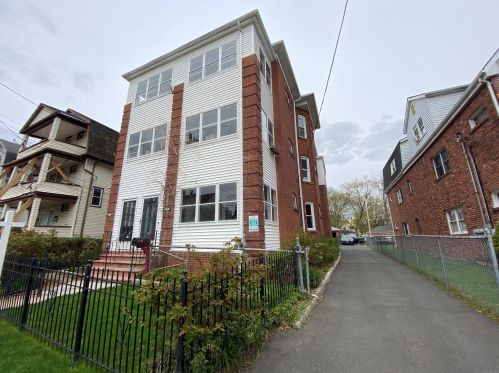 176 Adelaide St, Hartford, CT 06114-1806