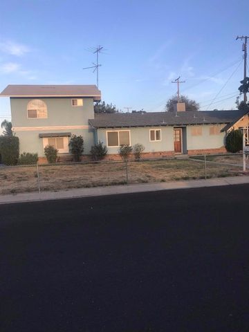 472 Walch St, Porterville, CA 93257-1832