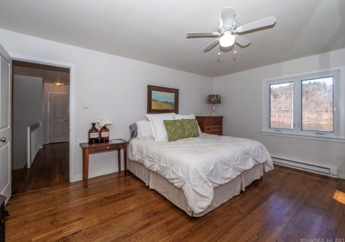 283 Mamanasco Rd, Ridgefield CT  06877-2425 exterior